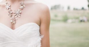 Consejos para elegir las joyas perfectas para complementar tu vestido de novia